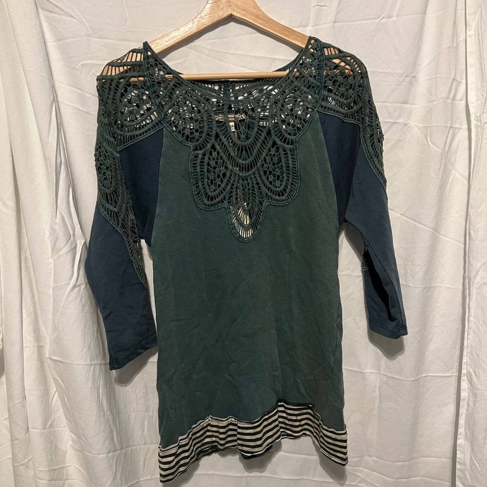 Buckle Brand Top